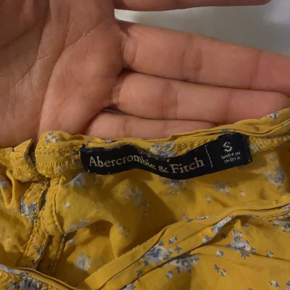 Cute yellow Abercrombie and Fitch, size small - Picture 3 of 3